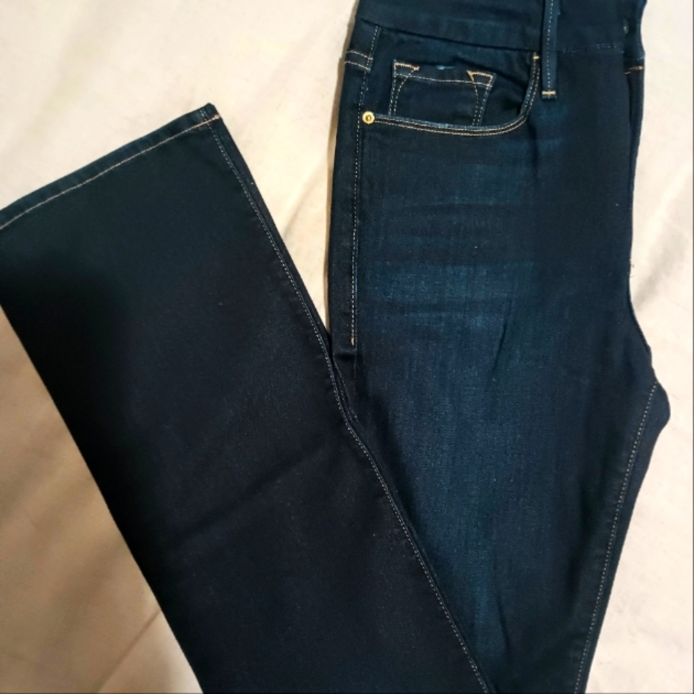 Frame Le Mini Boot jean.worn once . Excellent condition